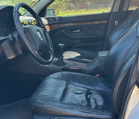 Белый БМВ 5 Серия, объемом двигателя 2.5 л и пробегом 300 тыс. км за 1900 $, фото 4 на Automoto.ua