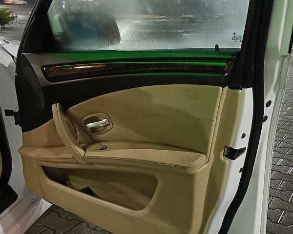 Белый БМВ 5 Серия, объемом двигателя 2.5 л и пробегом 320 тыс. км за 6850 $, фото 11 на Automoto.ua