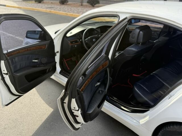 Белый БМВ 5 Серия, объемом двигателя 2.5 л и пробегом 220 тыс. км за 7000 $, фото 7 на Automoto.ua