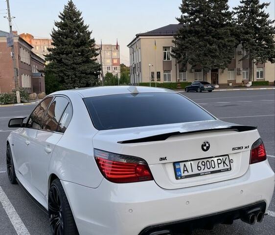 Белый БМВ 5 Серия, объемом двигателя 3 л и пробегом 290 тыс. км за 10500 $, фото 6 на Automoto.ua