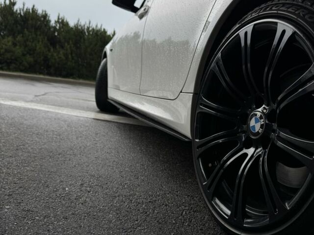 Белый БМВ 5 Серия, объемом двигателя 3 л и пробегом 290 тыс. км за 10500 $, фото 10 на Automoto.ua