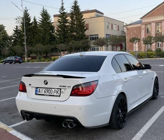 Белый БМВ 5 Серия, объемом двигателя 3 л и пробегом 290 тыс. км за 10500 $, фото 7 на Automoto.ua