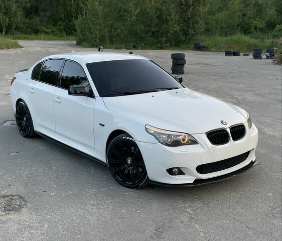 Белый БМВ 5 Серия, объемом двигателя 3 л и пробегом 290 тыс. км за 10500 $, фото 14 на Automoto.ua