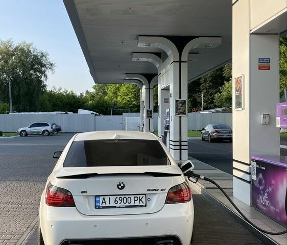 Белый БМВ 5 Серия, объемом двигателя 3 л и пробегом 290 тыс. км за 10500 $, фото 15 на Automoto.ua