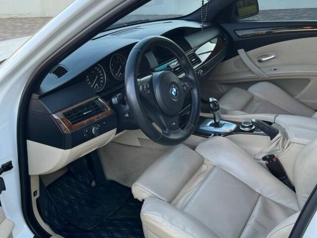 Белый БМВ 5 Серия, объемом двигателя 3 л и пробегом 290 тыс. км за 10500 $, фото 20 на Automoto.ua