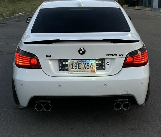 Белый БМВ 5 Серия, объемом двигателя 3 л и пробегом 290 тыс. км за 10500 $, фото 19 на Automoto.ua