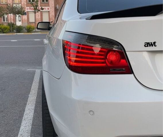 Белый БМВ 5 Серия, объемом двигателя 3 л и пробегом 290 тыс. км за 10500 $, фото 8 на Automoto.ua