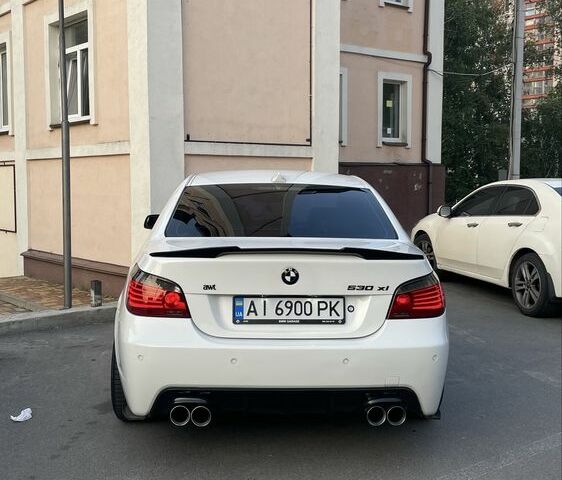 Белый БМВ 5 Серия, объемом двигателя 3 л и пробегом 290 тыс. км за 10500 $, фото 2 на Automoto.ua