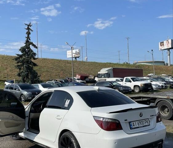Белый БМВ 5 Серия, объемом двигателя 3 л и пробегом 290 тыс. км за 10500 $, фото 16 на Automoto.ua