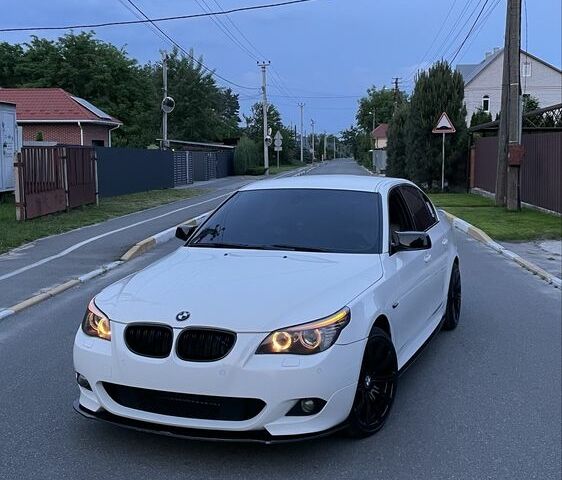 Белый БМВ 5 Серия, объемом двигателя 3 л и пробегом 290 тыс. км за 10500 $, фото 3 на Automoto.ua