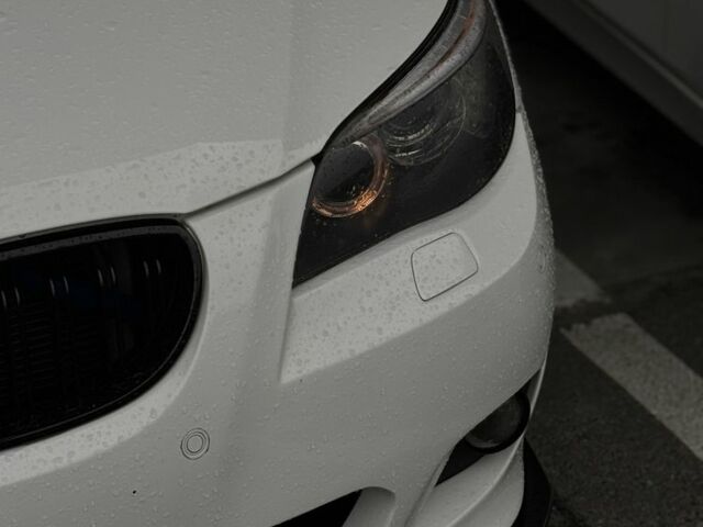 Белый БМВ 5 Серия, объемом двигателя 3 л и пробегом 290 тыс. км за 10500 $, фото 9 на Automoto.ua