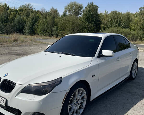 Белый БМВ 5 Серия, объемом двигателя 3 л и пробегом 239 тыс. км за 11000 $, фото 2 на Automoto.ua