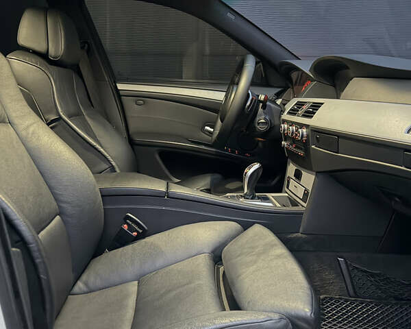 Белый БМВ 5 Серия, объемом двигателя 3 л и пробегом 333 тыс. км за 18500 $, фото 27 на Automoto.ua