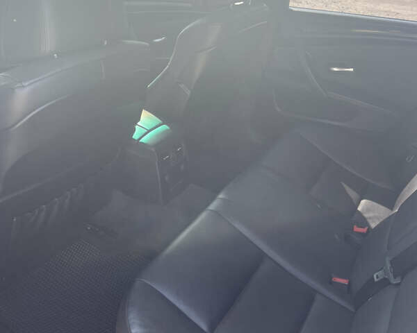 Белый БМВ 5 Серия, объемом двигателя 3 л и пробегом 239 тыс. км за 11000 $, фото 5 на Automoto.ua