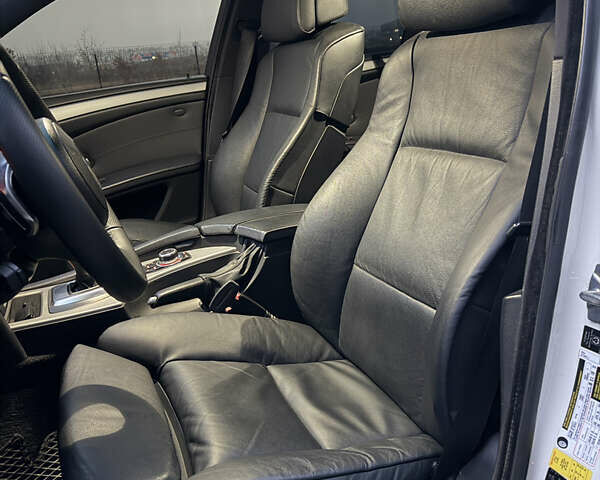 Белый БМВ 5 Серия, объемом двигателя 3 л и пробегом 333 тыс. км за 18500 $, фото 16 на Automoto.ua