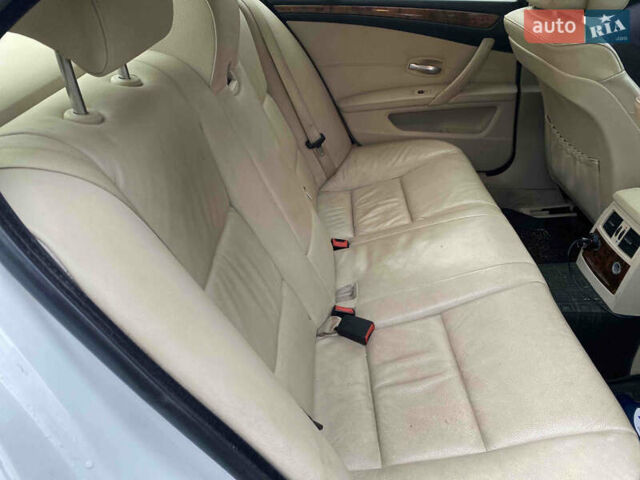 Белый БМВ 5 Серия, объемом двигателя 3 л и пробегом 200 тыс. км за 6500 $, фото 12 на Automoto.ua