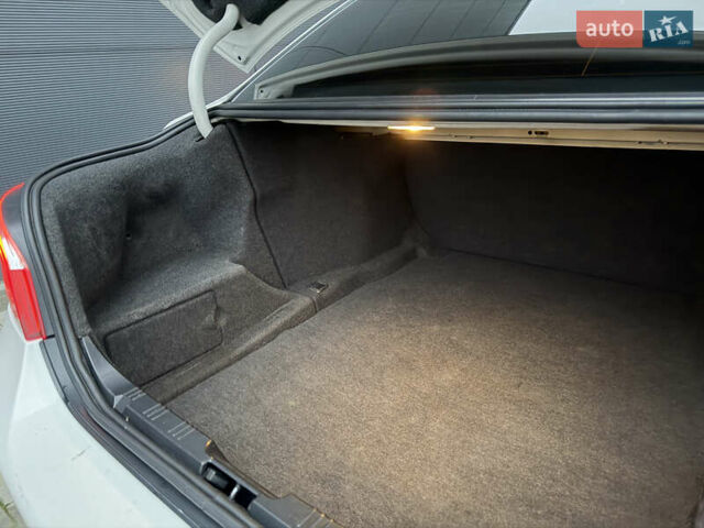 Белый БМВ 5 Серия, объемом двигателя 3 л и пробегом 333 тыс. км за 18500 $, фото 40 на Automoto.ua