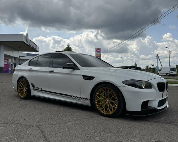 Белый БМВ 5 Серия, объемом двигателя 3.5 л и пробегом 149 тыс. км за 19900 $, фото 2 на Automoto.ua