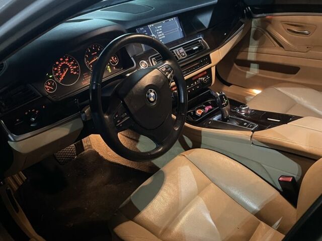 Білий БМВ 5 Серія, об'ємом двигуна 3 л та пробігом 300 тис. км за 9999 $, фото 6 на Automoto.ua