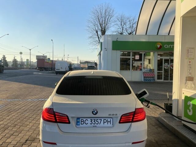 Білий БМВ 5 Серія, об'ємом двигуна 3 л та пробігом 300 тис. км за 9999 $, фото 4 на Automoto.ua