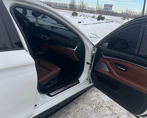 Белый БМВ 5 Серия, объемом двигателя 3 л и пробегом 323 тыс. км за 16000 $, фото 6 на Automoto.ua