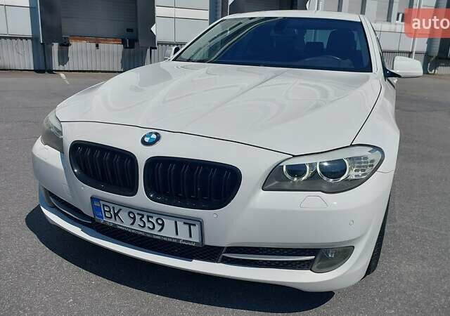 Білий БМВ 5 Серія, об'ємом двигуна 2.99 л та пробігом 181 тис. км за 11300 $, фото 6 на Automoto.ua