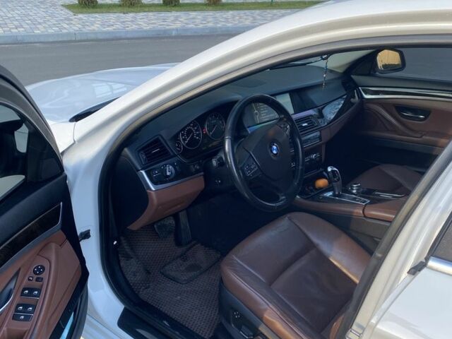 Белый БМВ 5 Серия, объемом двигателя 3 л и пробегом 306 тыс. км за 11200 $, фото 5 на Automoto.ua