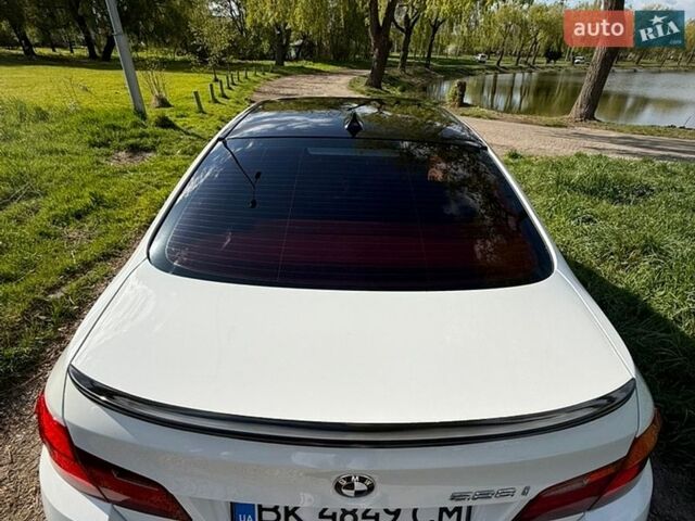 Белый БМВ 5 Серия, объемом двигателя 3 л и пробегом 266 тыс. км за 14000 $, фото 6 на Automoto.ua