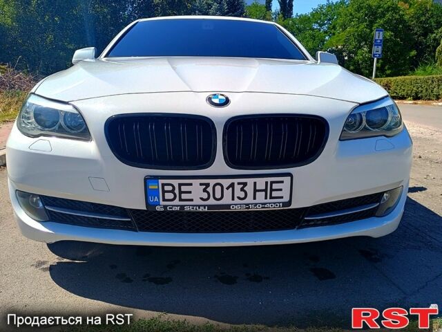 Білий БМВ 5 Серія, об'ємом двигуна 3 л та пробігом 200 тис. км за 12000 $, фото 1 на Automoto.ua