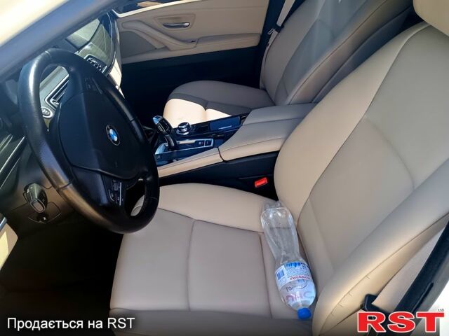 Білий БМВ 5 Серія, об'ємом двигуна 3 л та пробігом 200 тис. км за 12000 $, фото 9 на Automoto.ua