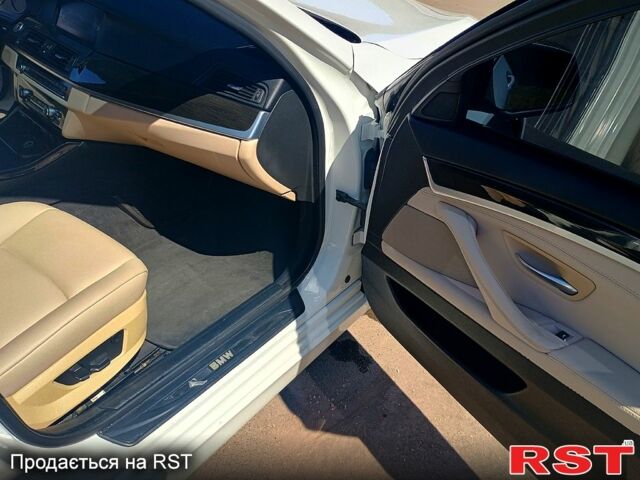 Білий БМВ 5 Серія, об'ємом двигуна 3 л та пробігом 200 тис. км за 12000 $, фото 12 на Automoto.ua