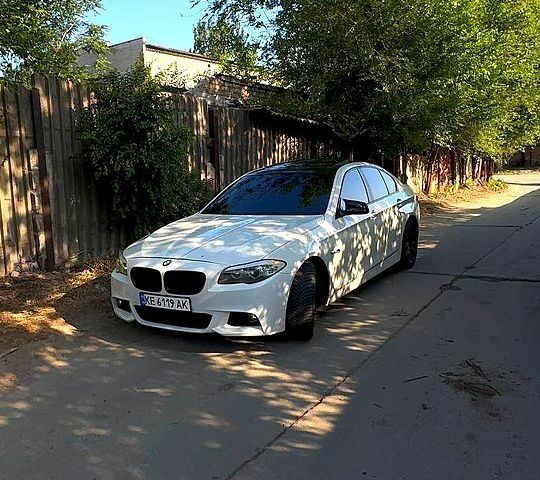 Белый БМВ 5 Серия, объемом двигателя 3 л и пробегом 210 тыс. км за 14000 $, фото 2 на Automoto.ua