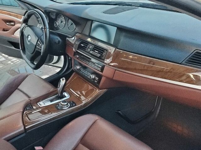 Белый БМВ 5 Серия, объемом двигателя 3 л и пробегом 242 тыс. км за 13000 $, фото 3 на Automoto.ua