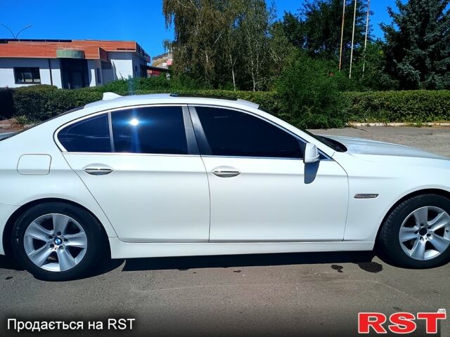 Білий БМВ 5 Серія, об'ємом двигуна 3 л та пробігом 200 тис. км за 12000 $, фото 6 на Automoto.ua