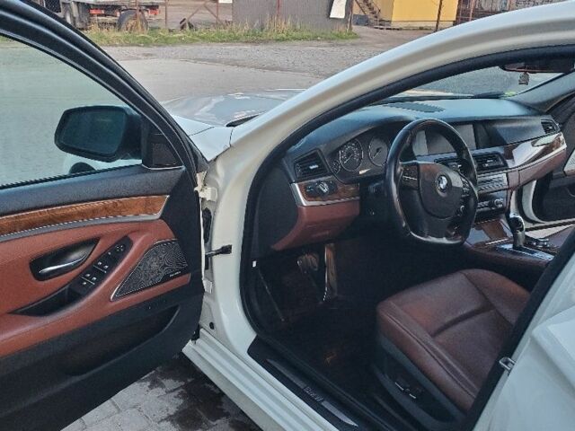 Белый БМВ 5 Серия, объемом двигателя 3 л и пробегом 242 тыс. км за 13000 $, фото 8 на Automoto.ua