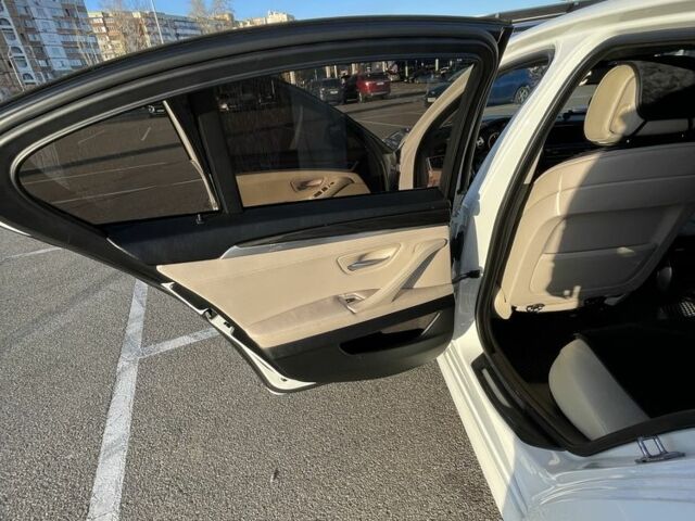 Белый БМВ 5 Серия, объемом двигателя 2 л и пробегом 270 тыс. км за 15000 $, фото 10 на Automoto.ua