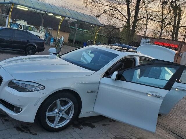 Белый БМВ 5 Серия, объемом двигателя 3 л и пробегом 242 тыс. км за 13000 $, фото 5 на Automoto.ua