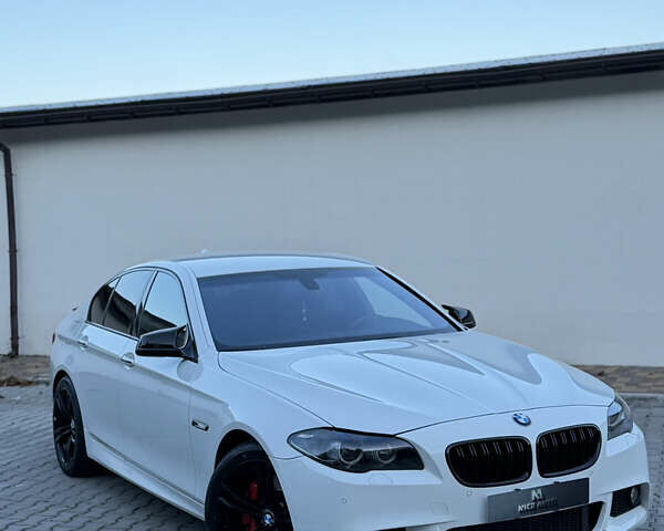 Белый БМВ 5 Серия, объемом двигателя 3 л и пробегом 229 тыс. км за 13300 $, фото 1 на Automoto.ua