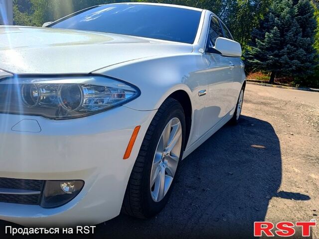 Білий БМВ 5 Серія, об'ємом двигуна 3 л та пробігом 200 тис. км за 12000 $, фото 2 на Automoto.ua