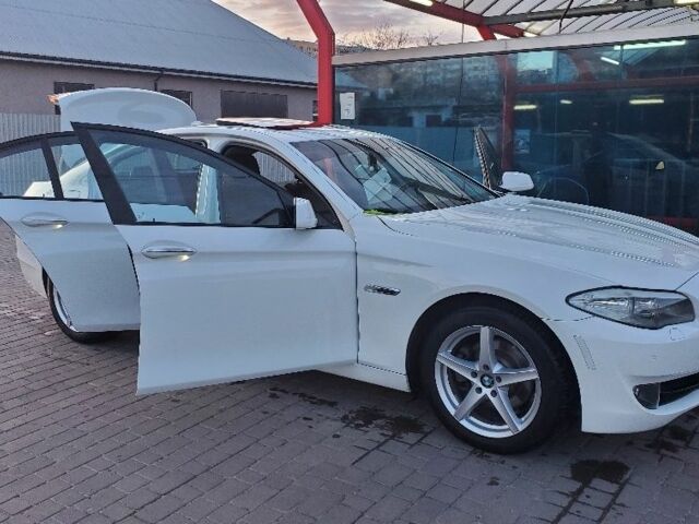 Белый БМВ 5 Серия, объемом двигателя 3 л и пробегом 242 тыс. км за 13000 $, фото 2 на Automoto.ua