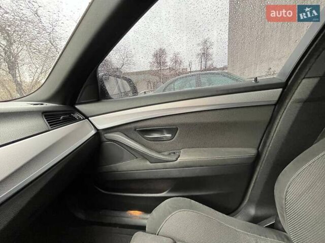 Білий БМВ 5 Серія, об'ємом двигуна 3 л та пробігом 133 тис. км за 15500 $, фото 11 на Automoto.ua