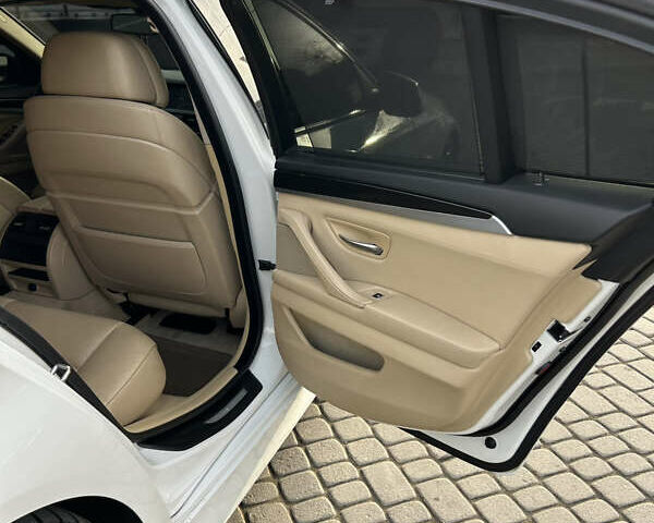 Белый БМВ 5 Серия, объемом двигателя 2.98 л и пробегом 295 тыс. км за 10999 $, фото 18 на Automoto.ua