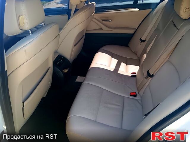 Білий БМВ 5 Серія, об'ємом двигуна 3 л та пробігом 200 тис. км за 12000 $, фото 11 на Automoto.ua