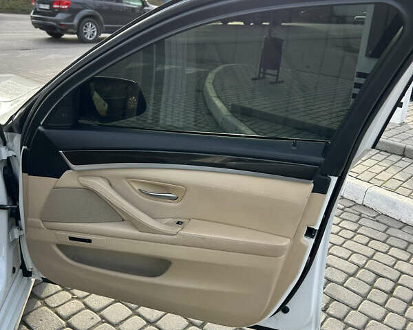 Белый БМВ 5 Серия, объемом двигателя 2.98 л и пробегом 295 тыс. км за 10999 $, фото 20 на Automoto.ua