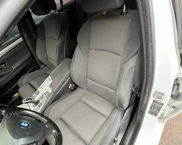 Білий БМВ 5 Серія, об'ємом двигуна 3 л та пробігом 133 тис. км за 15500 $, фото 10 на Automoto.ua