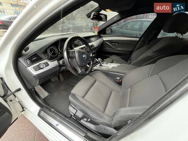 Білий БМВ 5 Серія, об'ємом двигуна 3 л та пробігом 133 тис. км за 15500 $, фото 13 на Automoto.ua