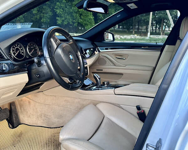 Белый БМВ 5 Серия, объемом двигателя 3.5 л и пробегом 210 тыс. км за 14600 $, фото 4 на Automoto.ua