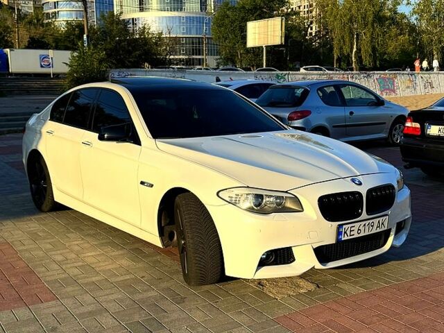 Белый БМВ 5 Серия, объемом двигателя 3 л и пробегом 210 тыс. км за 14000 $, фото 3 на Automoto.ua