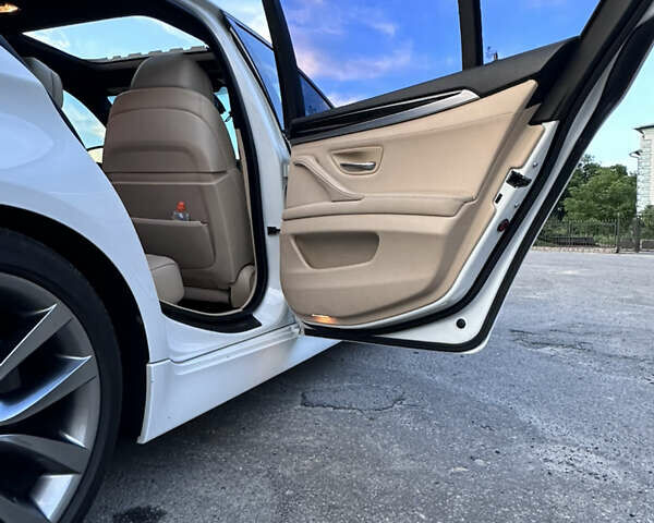 Белый БМВ 5 Серия, объемом двигателя 3.5 л и пробегом 210 тыс. км за 14600 $, фото 14 на Automoto.ua