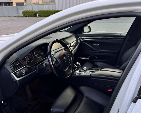 Белый БМВ 5 Серия, объемом двигателя 3.5 л и пробегом 265 тыс. км за 13900 $, фото 7 на Automoto.ua